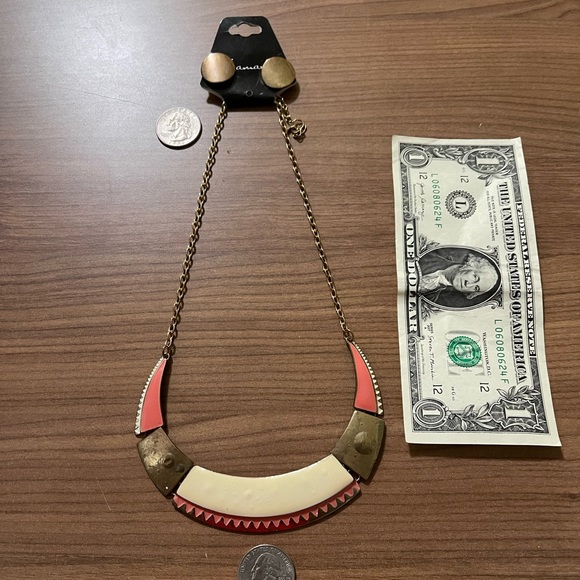 Ladies’ broach style necklace as shown with accompanying plain earrings. NWT. - Picture 2 of 5